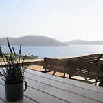 Semesterbostad Chez Semiramis The Summer Breeze House 5'min From The Rámos